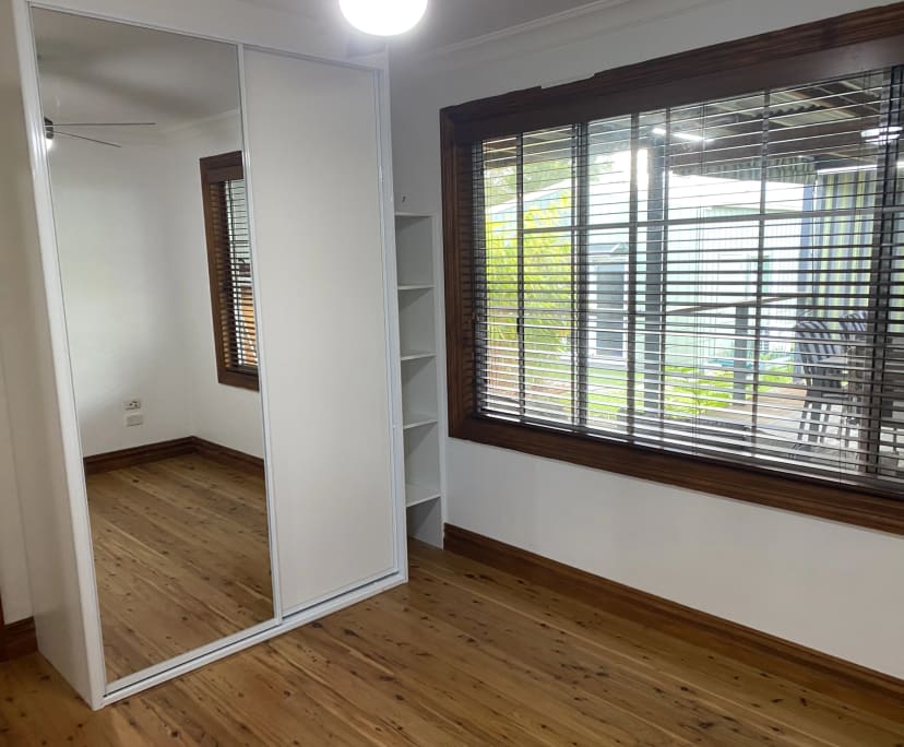 $285, Homestay, 4 bathrooms, Bateau Bay NSW 2261