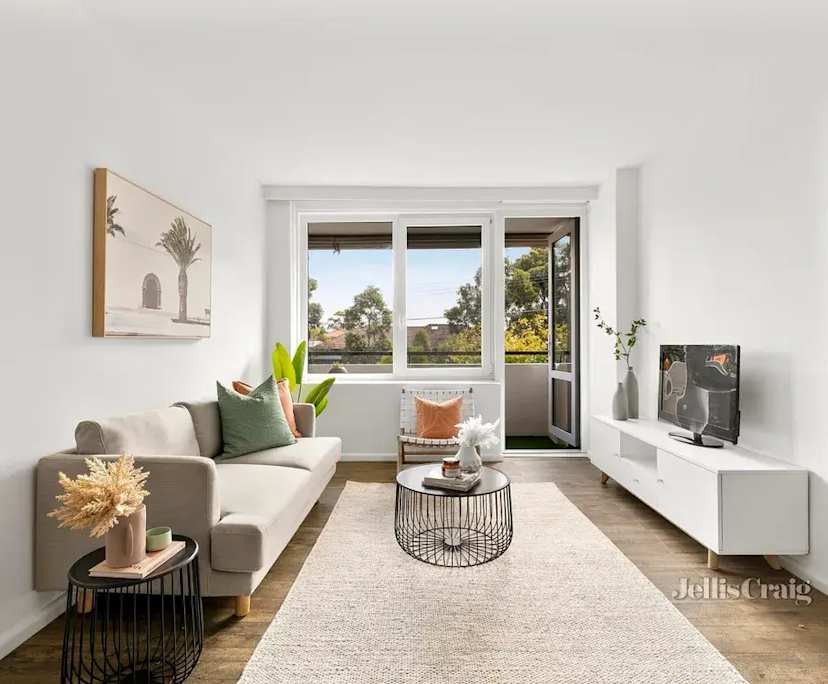 Unfurnished room in a flatshare