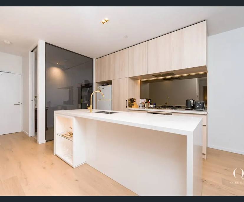 Furnished room with ensuite in a flatshare