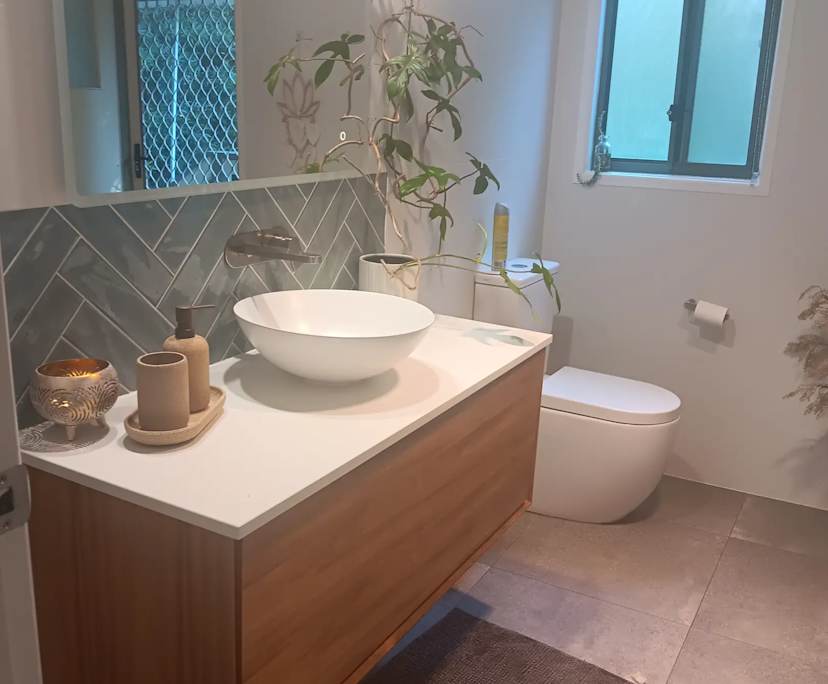 $350, Share-house, 3 bathrooms, Coes Creek QLD 4560