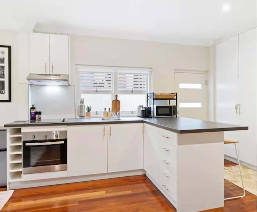Whole property with 1 room for rent