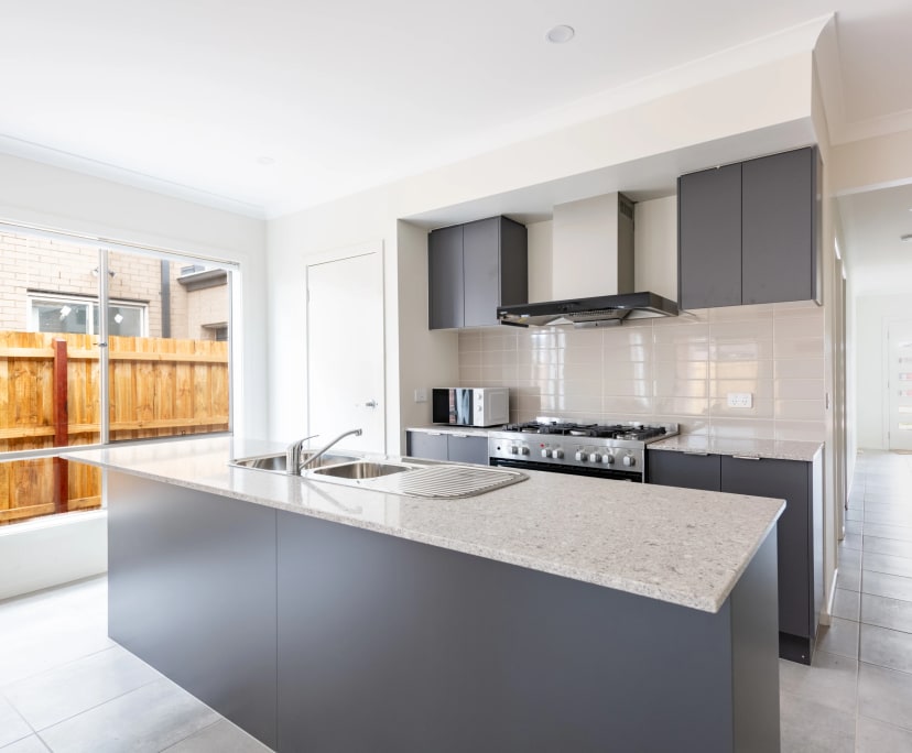 $200, Share-house, 3 bathrooms, Melton South VIC 3338