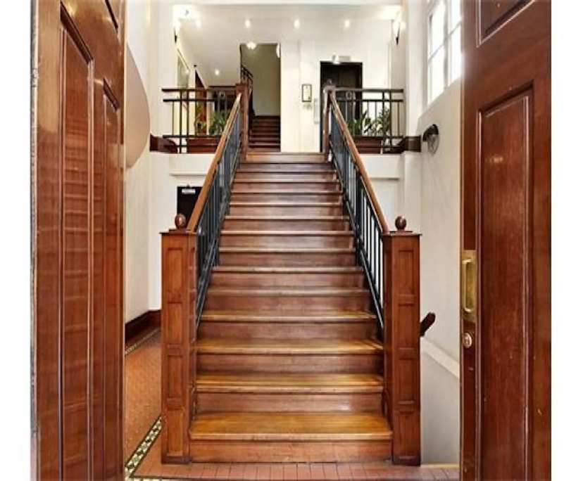 $1,025, Whole-property, 2 bathrooms, Melbourne VIC 3000