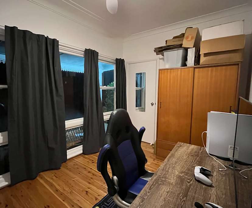 Room in a share house