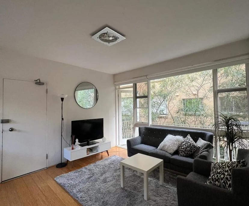 Furnished room in a flatshare