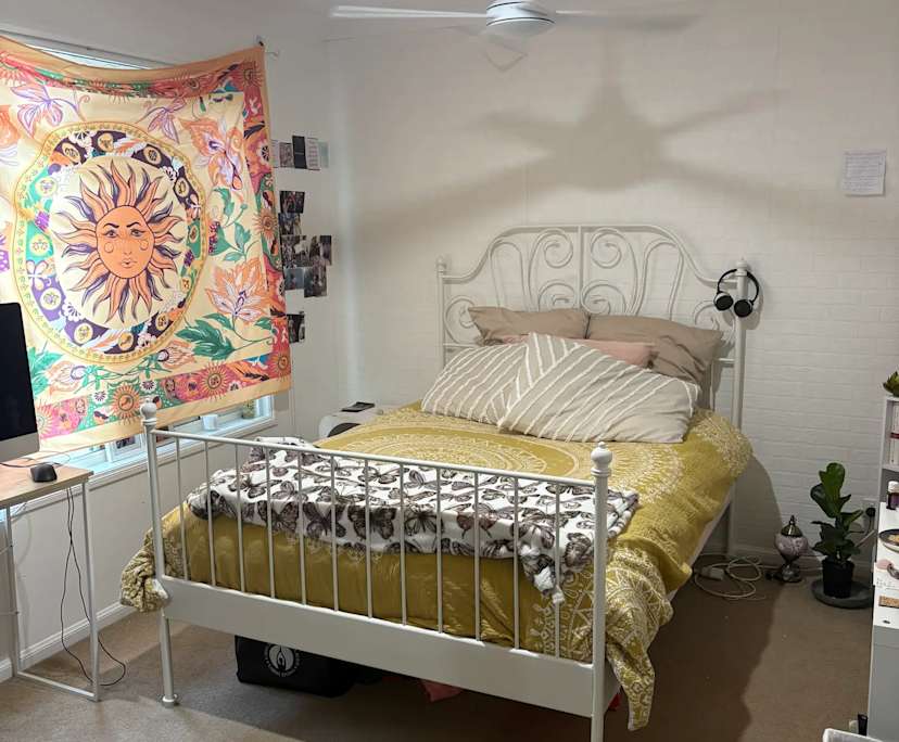 Unfurnished room in a share house
