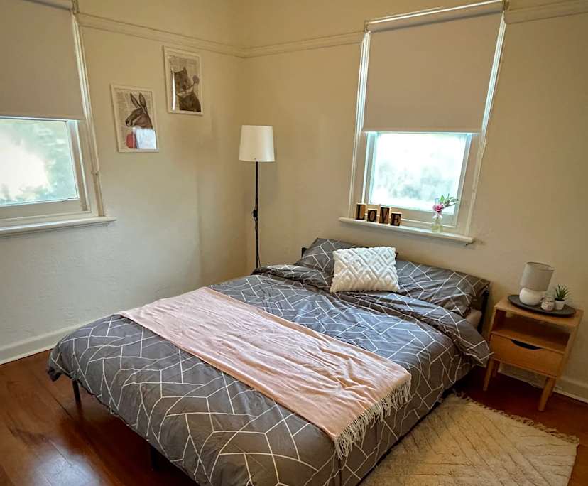 Furnished room in a flatshare
