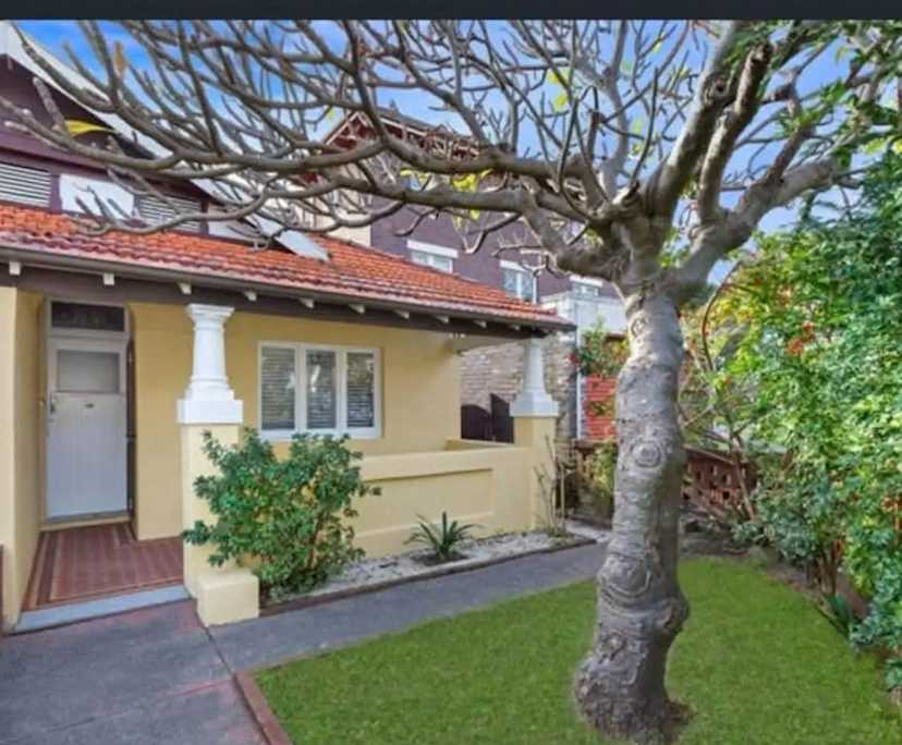 Room in a share house