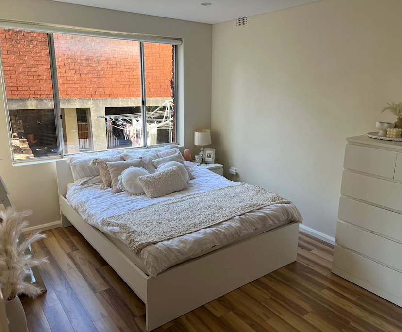 Furnished room in a flatshare