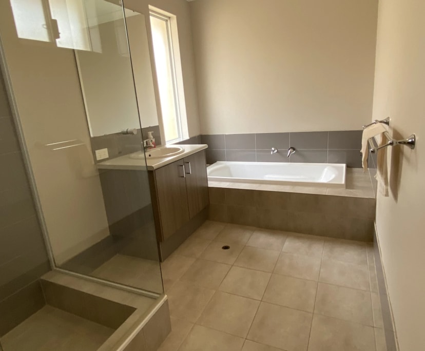 $250, Share-house, 4 bathrooms, Madora Bay WA 6210