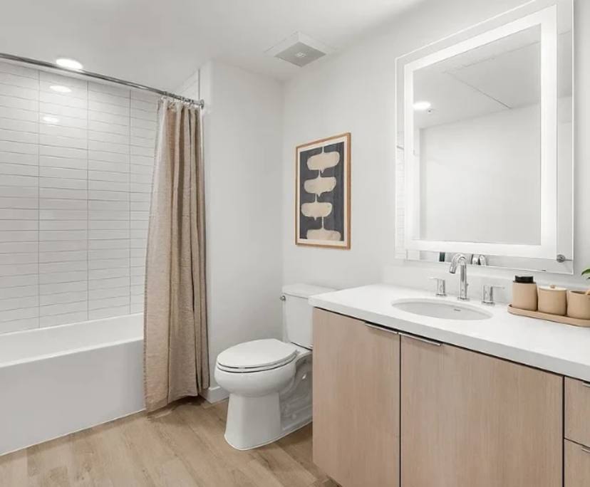 Furnished room with ensuite in a flatshare