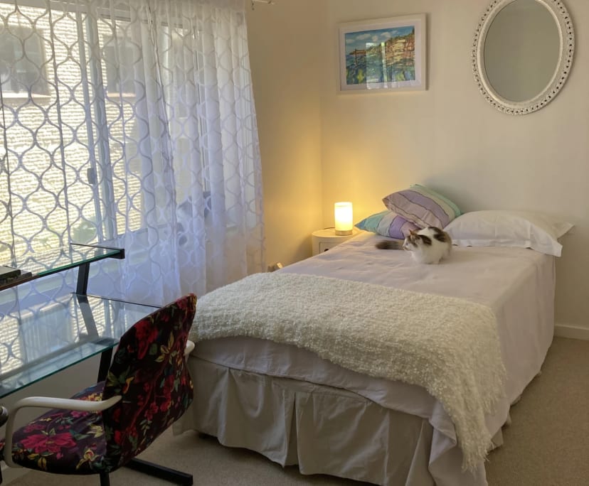 Furnished room in a flatshare