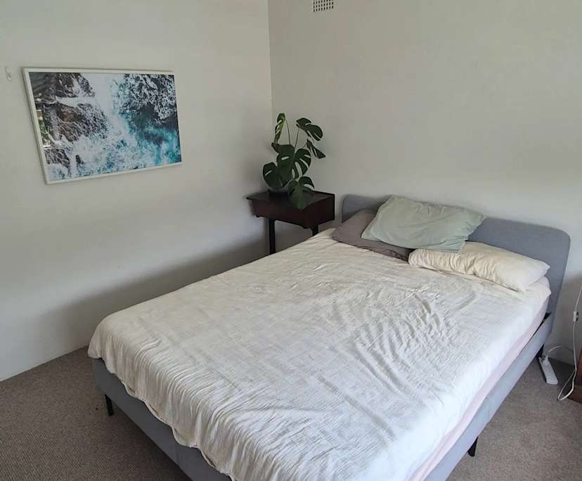 Furnished room in a flatshare