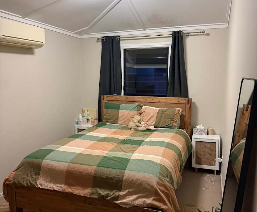 Room in a share house