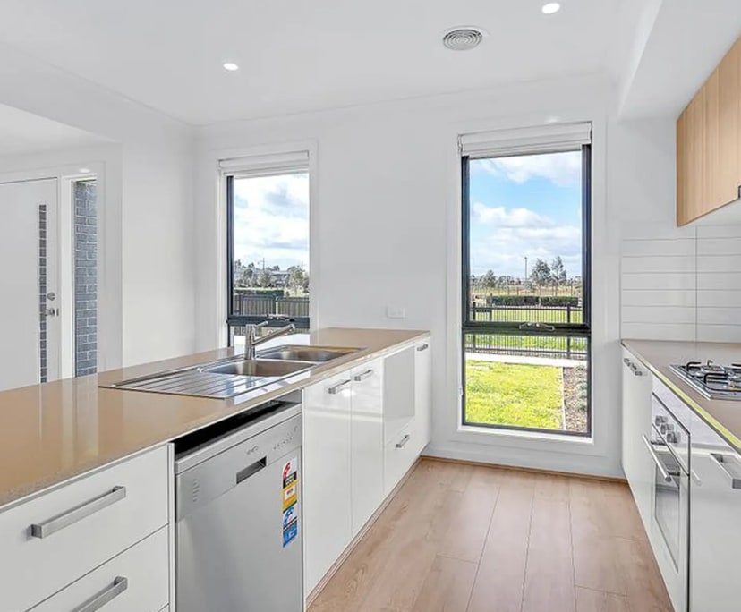 Room for Rent in Craigieburn, Melbourne 215, Unfu...