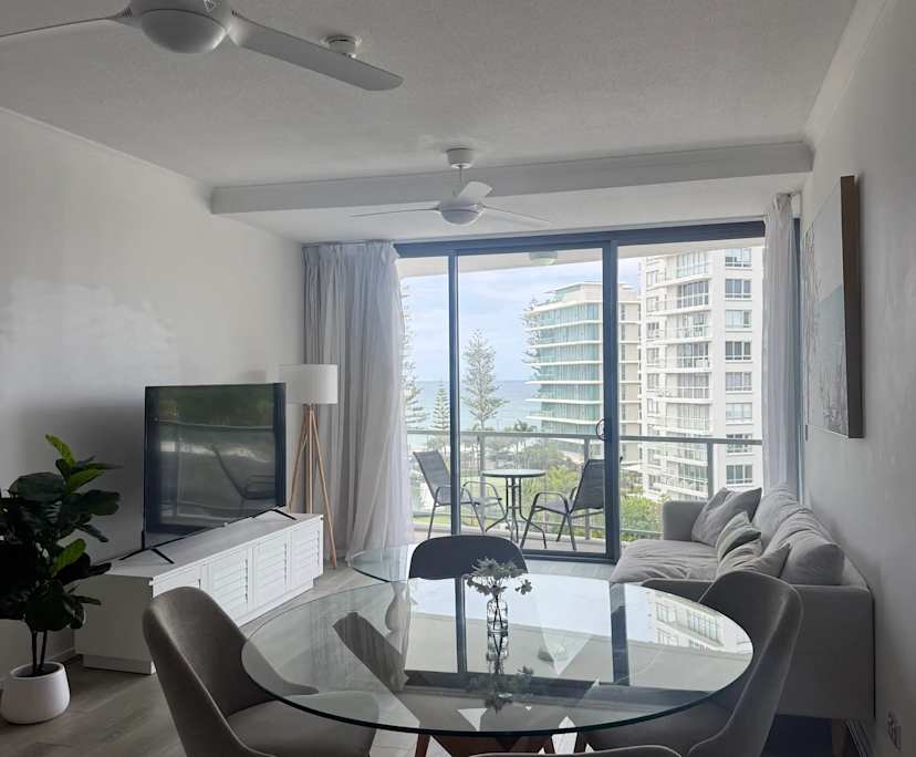 Furnished room with ensuite in a flatshare