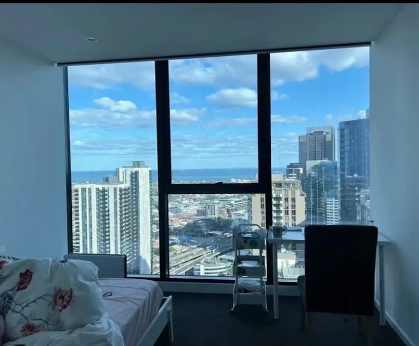 Furnished room in a flatshare