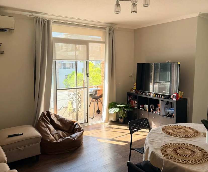 Furnished room in a flatshare