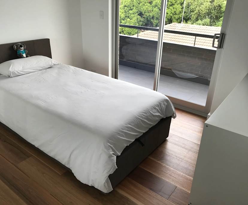 Furnished room in a flatshare