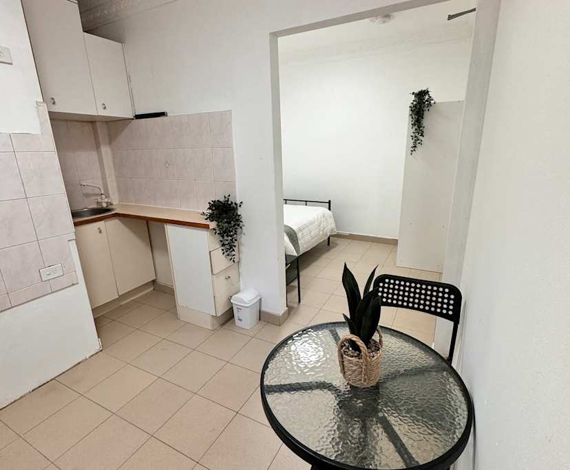 $560, Studio, 1 bathroom, Enmore NSW 2042