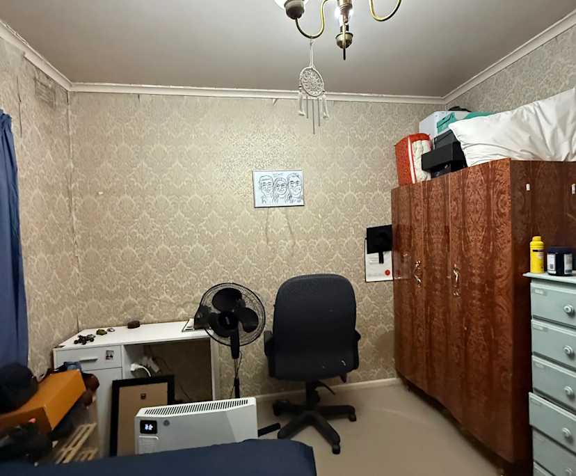 Furnished room in a share house