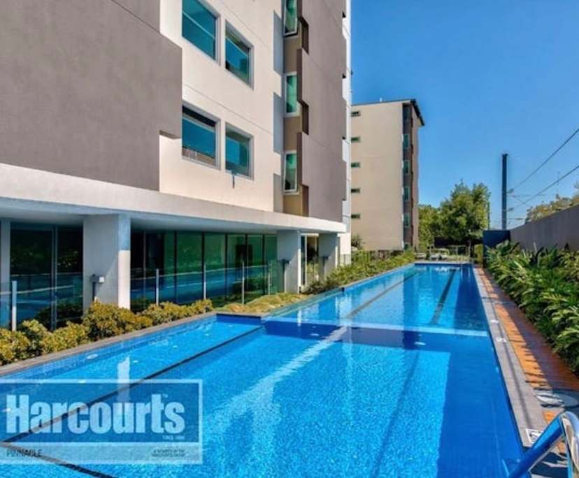 Unfurnished room with ensuite in a flatshare