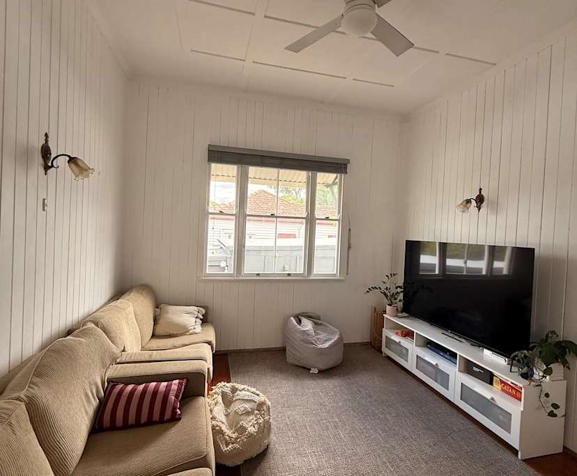 Room in a share house