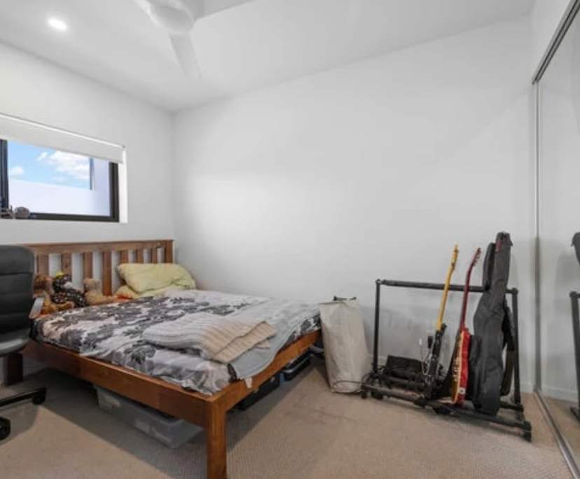 Unfurnished room with own bathroom