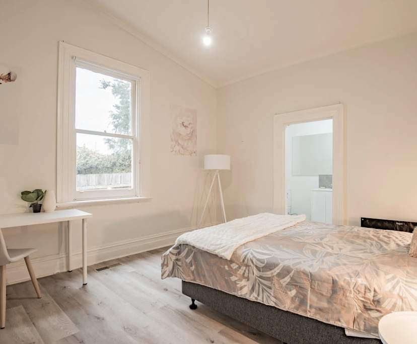 $500, Share-house, 6 bathrooms, Elwood VIC 3184