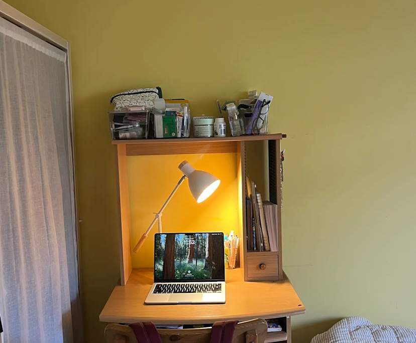 Furnished room in a share house