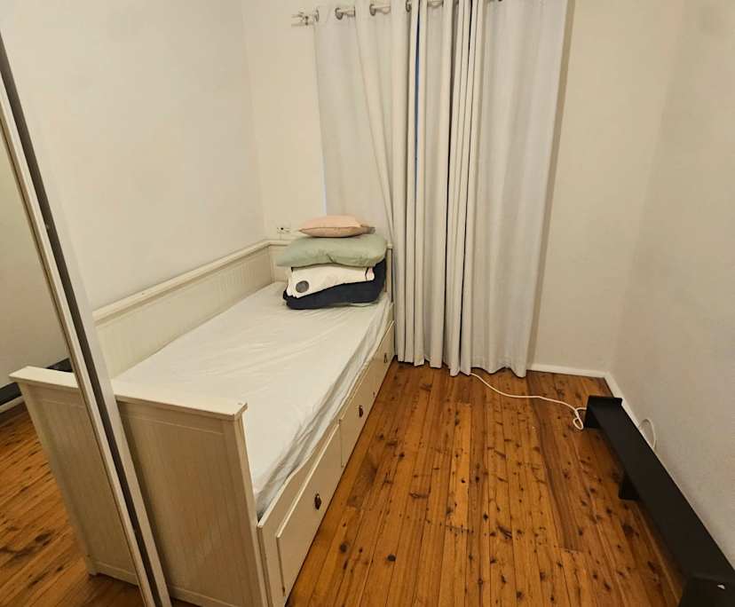 Furnished room in a flatshare