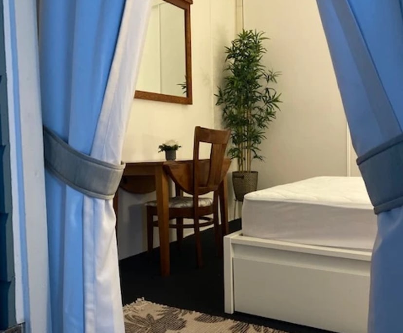 $330, Share-house, 3 bathrooms, Kangaroo Point QLD 4169