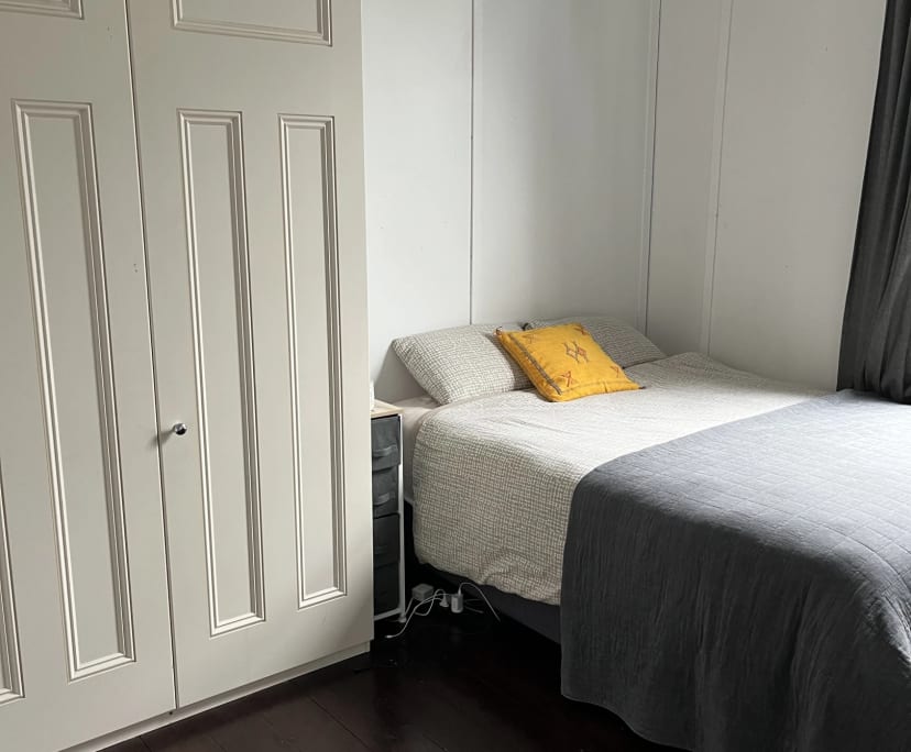 Room in a share house
