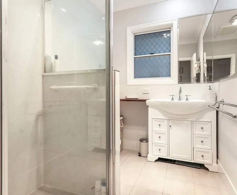 $350, Share-house, 3 bathrooms, Harristown QLD 4350