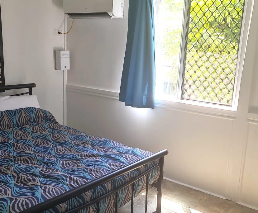 Room for Rent in Cairns North, Cairns 300, Furnis...