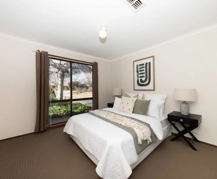 Room for Rent in Isabella Plains, Canberra 250, F...
