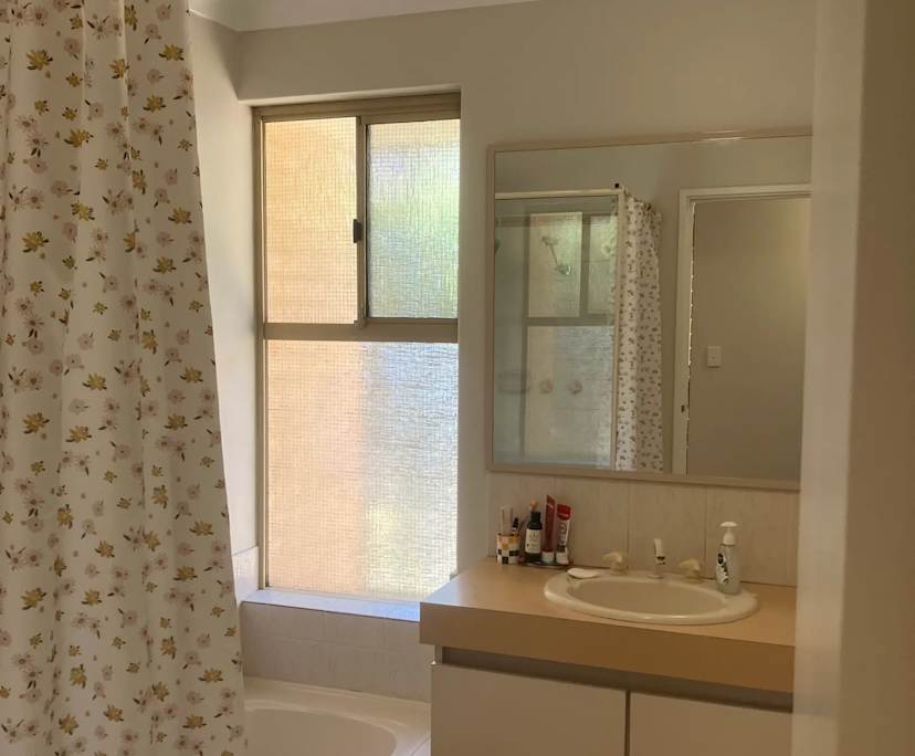 $340, Share-house, 3 bathrooms, Applecross WA 6153