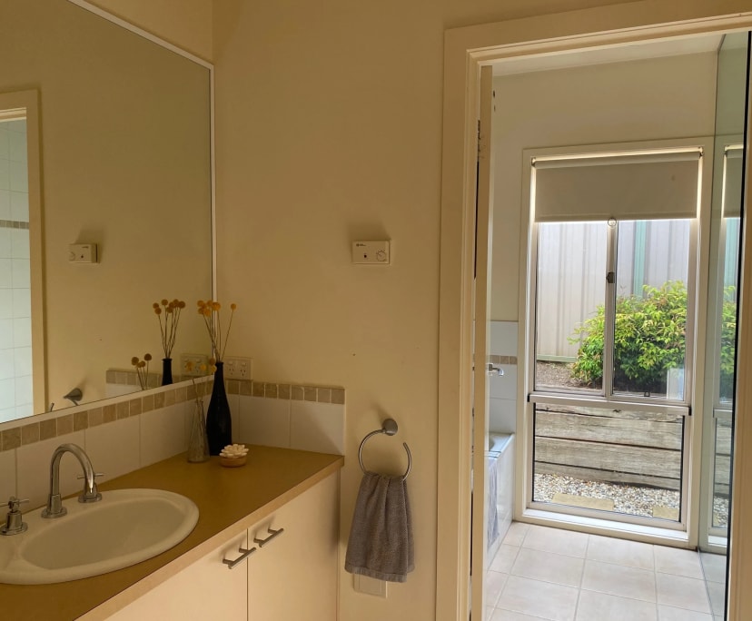 Room for Rent in Wodonga, VIC 300, Furnished, Own...