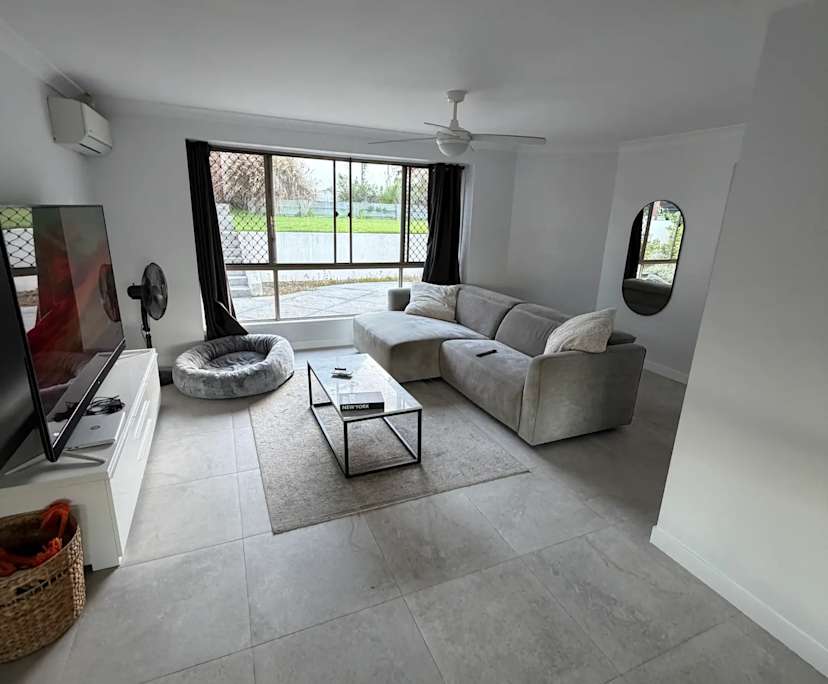 Unfurnished room with own bathroom