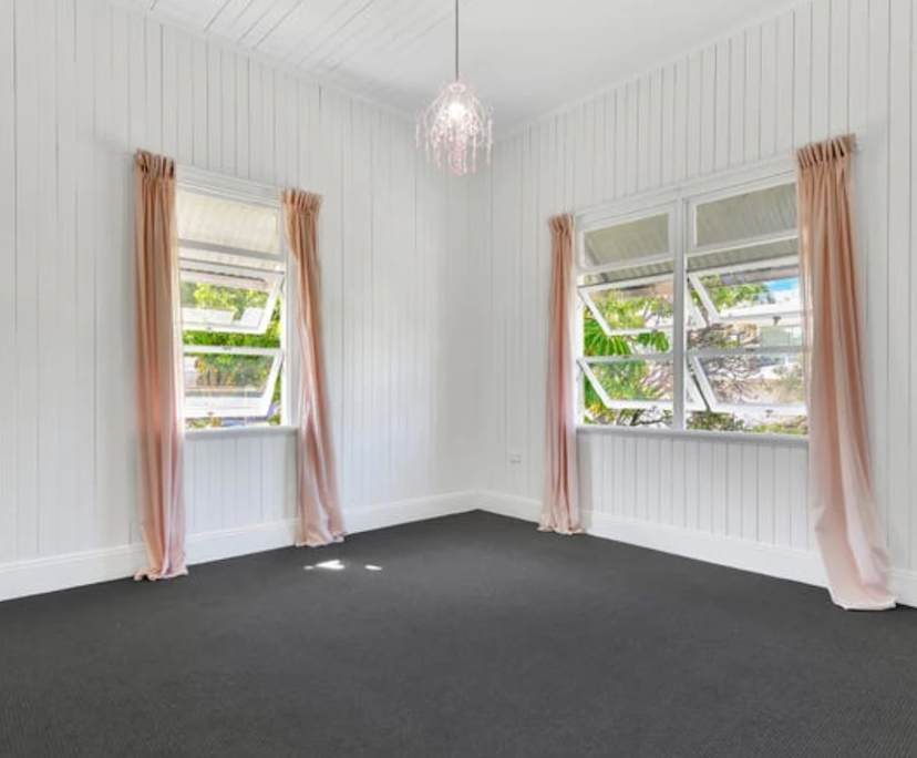 Unfurnished room in a flatshare