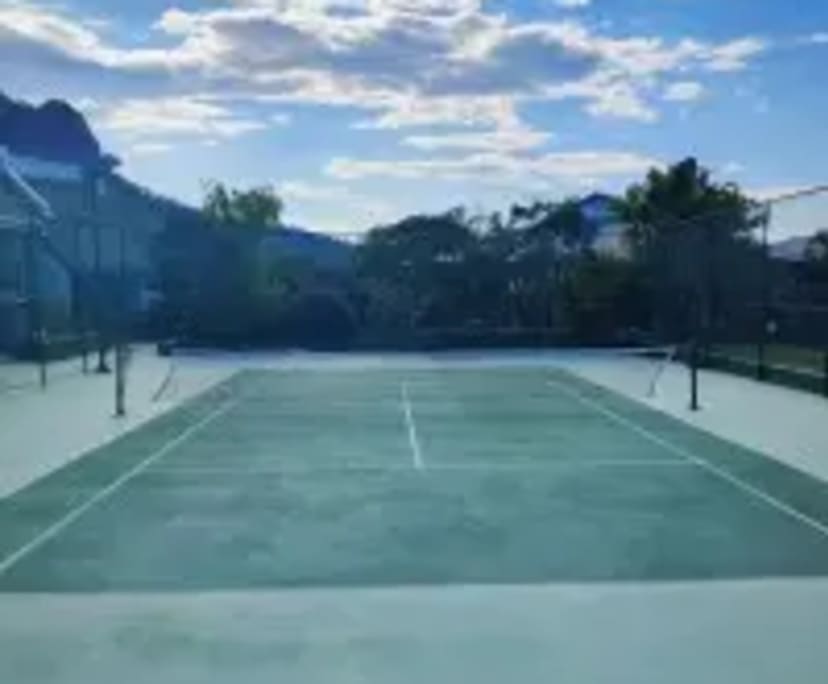 $550, Whole-property, 2 bathrooms, North Ward QLD 4810