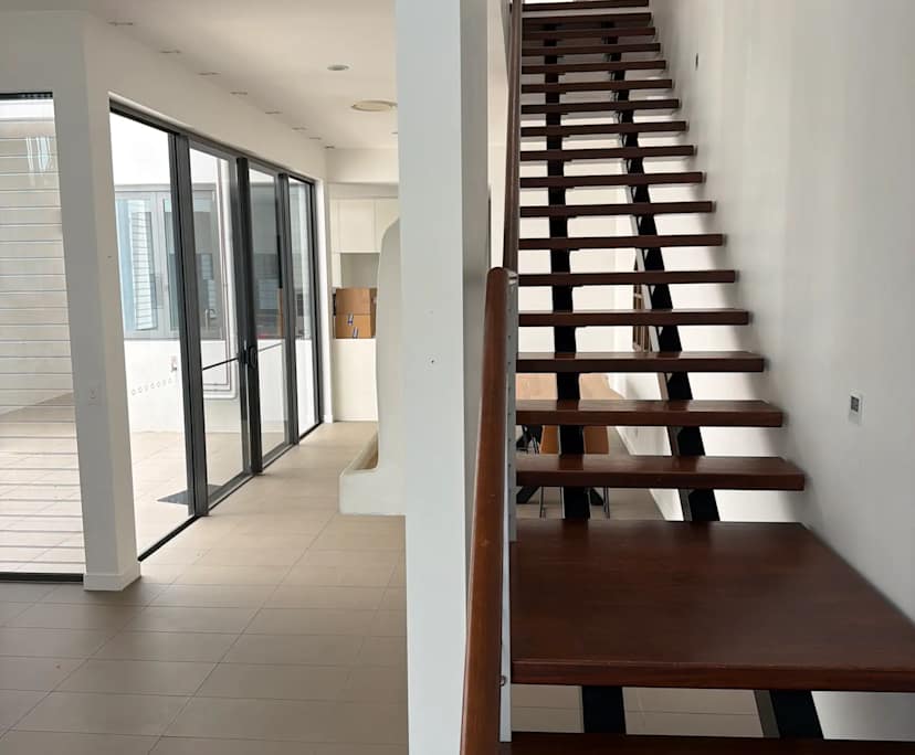 $350, Share-house, 4 bathrooms, Paradise Point QLD 4216