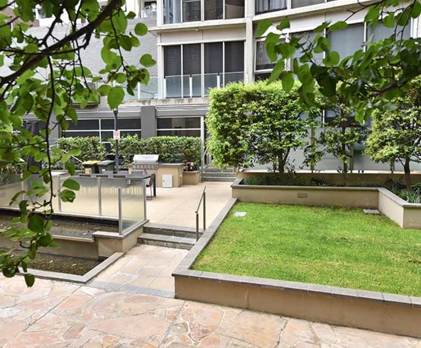 $940, Whole-property, 2 bathrooms, Melbourne VIC 3000