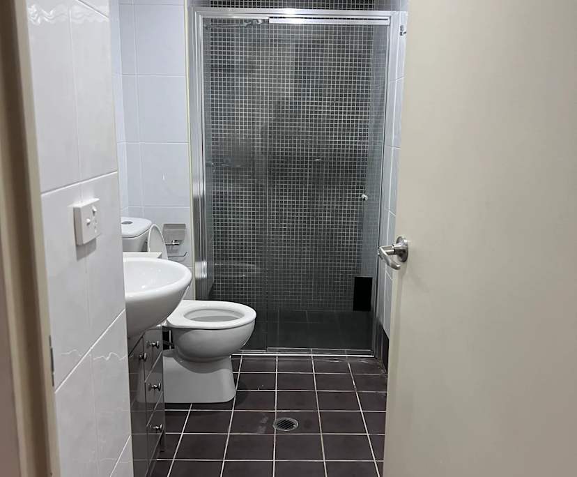 Furnished room with ensuite in a flatshare