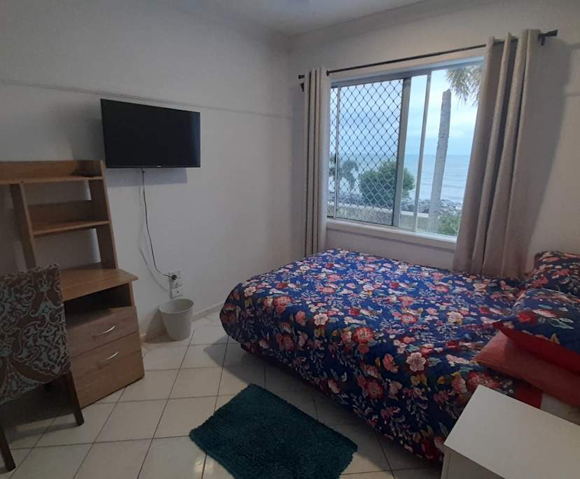 $285, Share-house, 5 bathrooms, Machans Beach QLD 4878