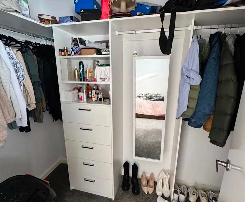 Furnished room in a share house
