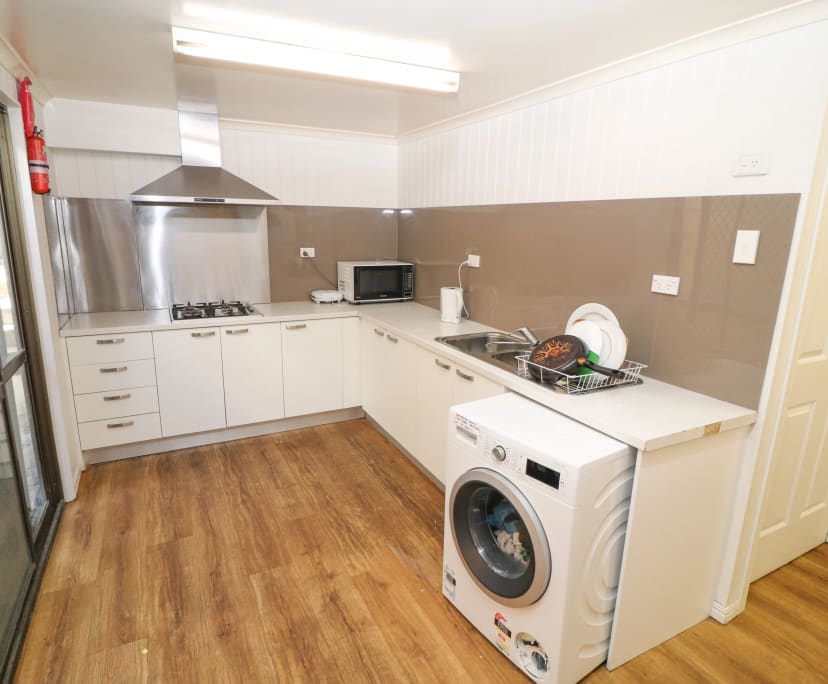 $155, Share-house, 6 bathrooms, Spring Hill QLD 4000
