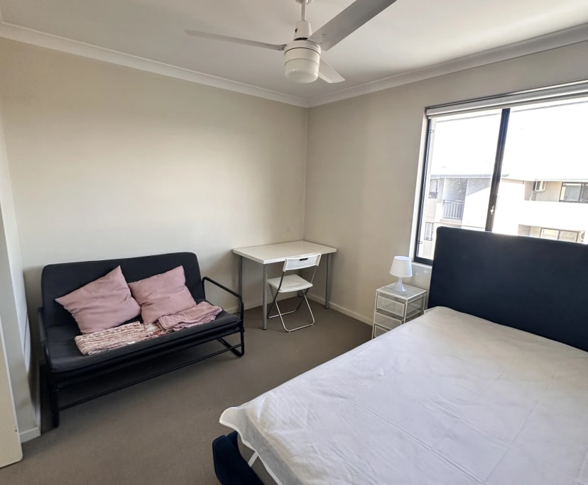 Furnished room in a flatshare