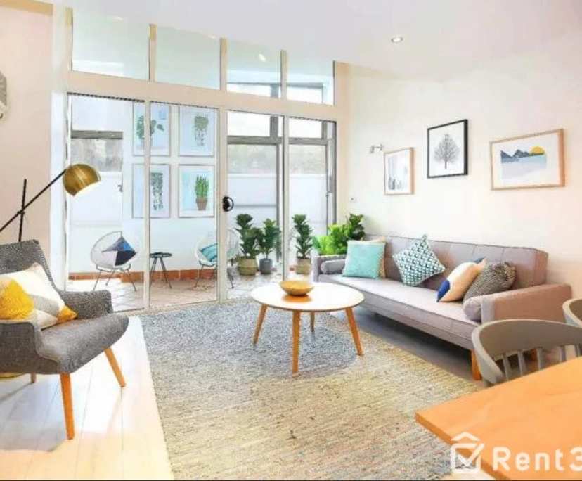 Furnished room in a flatshare