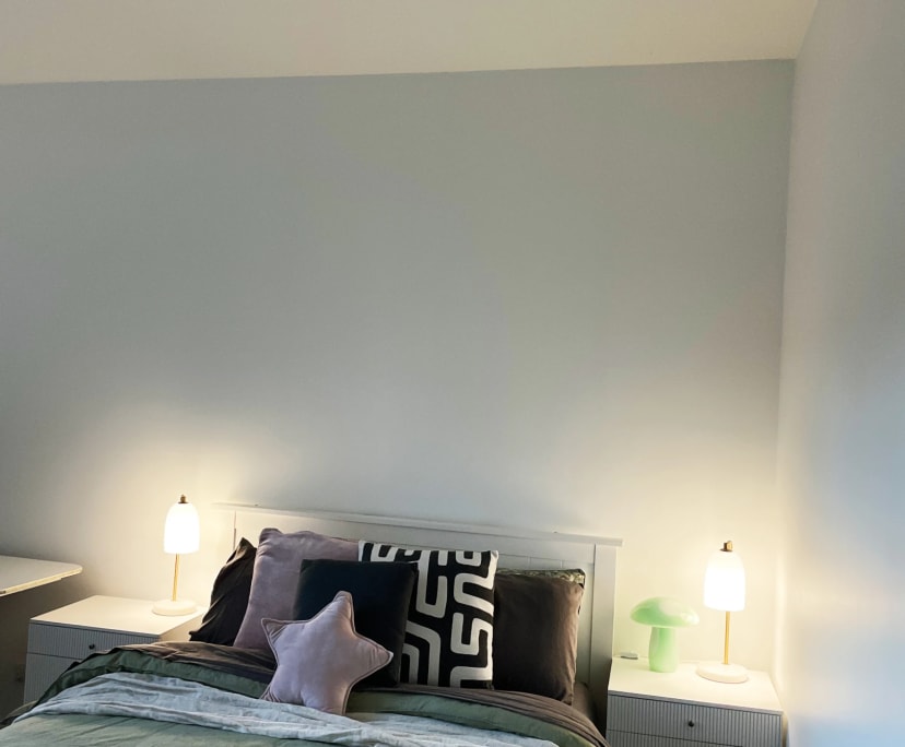 Furnished room with ensuite in a flatshare